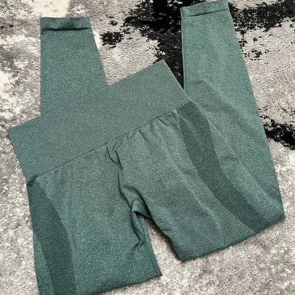 NVGTN Leggings - Picture 2 of 3